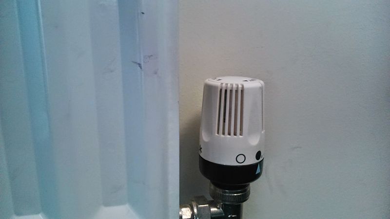 File:247 Home Rescue radiator thermostat.jpg